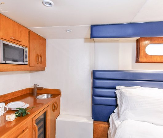 aquarev-plongee-sous-marine-nautilus-croisiere-guadalupe-soccoro-bateau-dame-galante-cabine-lit-coin-kitchenette