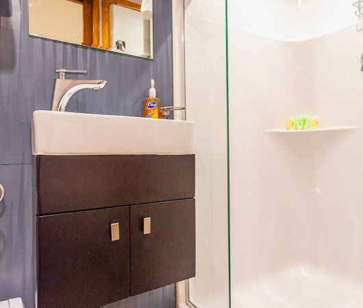 aquarev-plongee-sous-marine-nautilus-croisiere-guadalupe-soccoro-bateau-dame-galante-cabine-salle-de-bain-douche-lavabo
