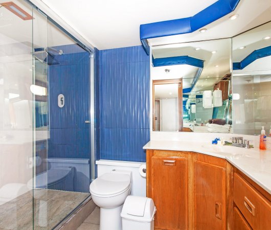 aquarev-plongee-sous-marine-nautilus-croisiere-guadalupe-soccoro-bateau-dame-galante-salle-de-bain1