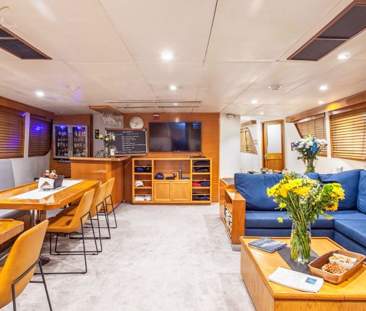 aquarev-plongee-sous-marine-nautilus-croisiere-guadalupe-soccoro-bateau-dame-galante-salon-salle-a-manger