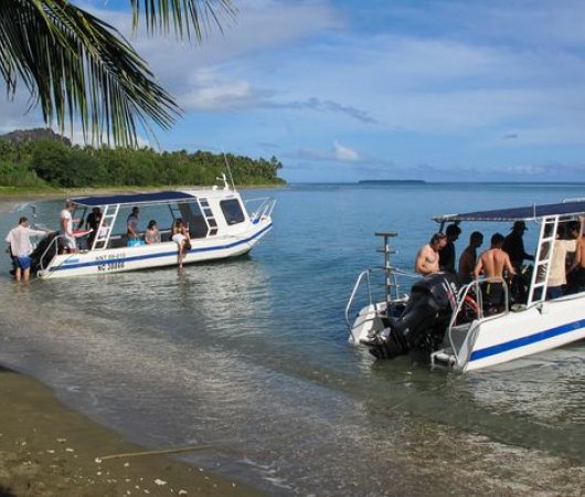 aquarev-plongee-sous-marine-nouvelle-caledonie-hienghene-sejour-centre-de-plongee-babou-cote-ocean-speed-boat-plagebis