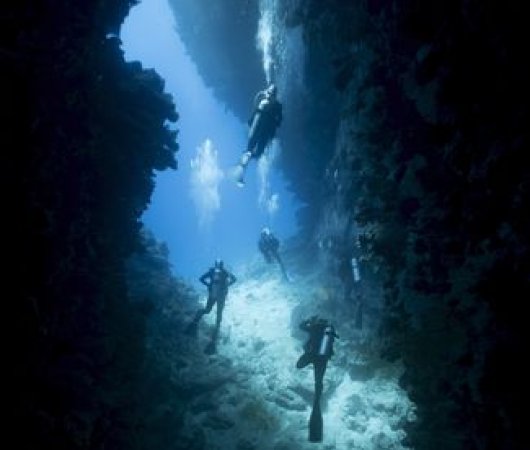 aquarev-plongee-sous-marine-nouvelle-caledonie-ile-des-pins-kunie-scuba-center-grotte-de-gadjibis
