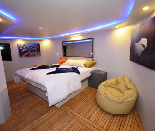 aquarev-plongee-sous-marine-oman-croisiere-bateau-saman-explorer-renovation-cabine-lit-double69