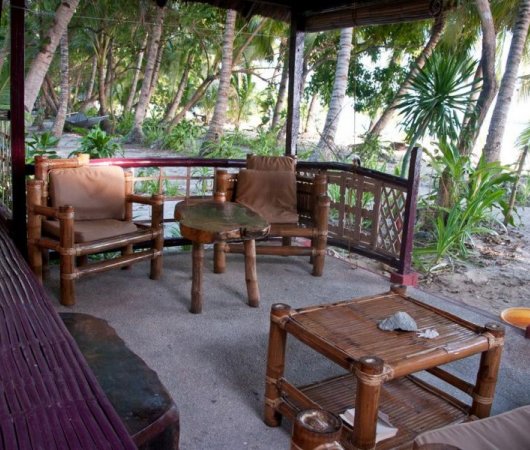 aquarev-plongee-sous-marine-philippines-mindoro-sejour-hotel-pandan-island-resort-terrasse1