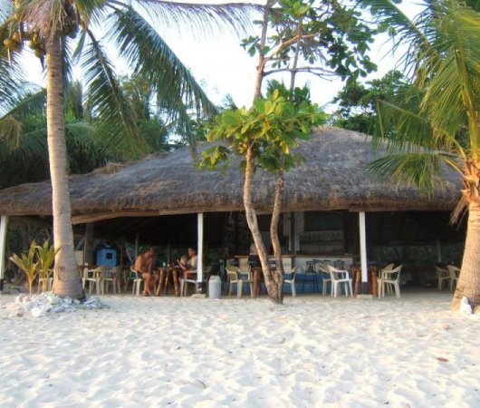 aquarev-plongee-sous-marine-philippines-mindoro-sejour-pandan-island-resort-bar-resto-plage