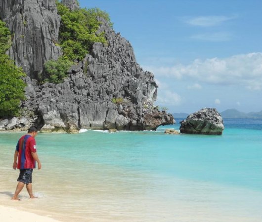 aquarev-plongee-sous-marine-philippines-mindoro-sejour-pandan-island-resort-plage-rocher