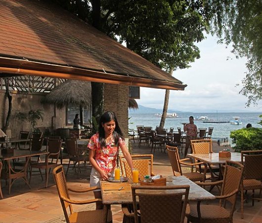 aquarev-plongee-sous-marine-philippines-puerto-galera-sejour-hotel-el-galleon-beach-resort-restaurant-bar-terrasse
