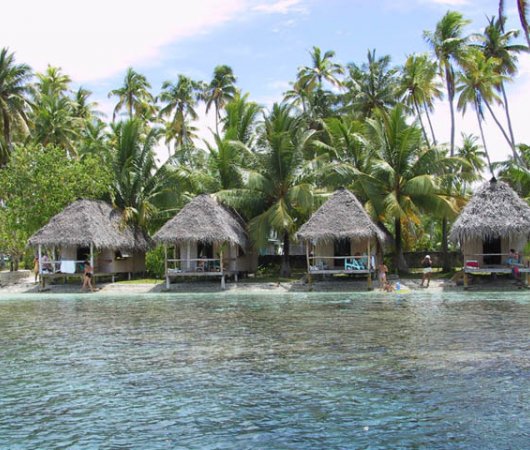aquarev-plongee-sous-marine-polynesie-francaise-fakarava-sejour-pension-tetamanu-village-bungalows-lagon