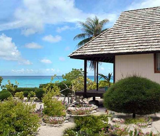 aquarev-plongee-sous-marine-polynesie-francaise-fakarava-sejour-pension-tokerau-village-bungalow-vue-cote