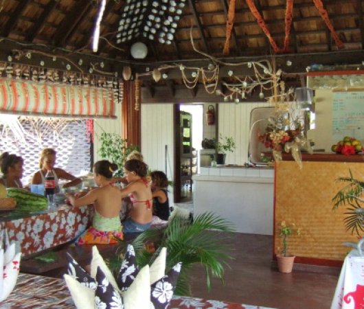 aquarev-plongee-sous-marine-polynesie-francaise-fakarava-sejour-pension-tokerau-village-restaurant