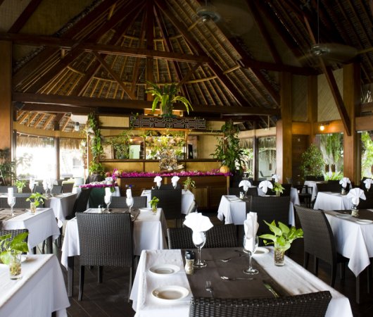 aquarev-plongee-sous-marine-polynesie-francaise-rangiroa-sejour-hotel-maitai-restaurant-interieur-vue-centrale