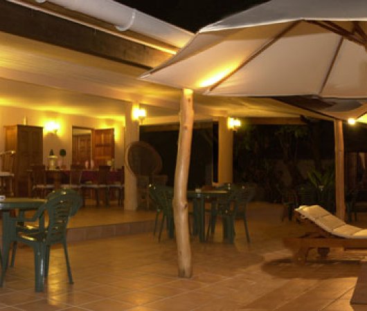 aquarev-plongee-sous-marine-polynesie-francaise-rangiroa-sejour-pension-les-relais-de-josephine-terrasse-soir