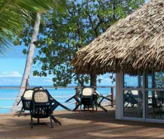 aquarev-plongee-sous-marine-polynesie-francaise-rangiroa-sejour-pension-raira-lagon-restaurant-terrasse-mer