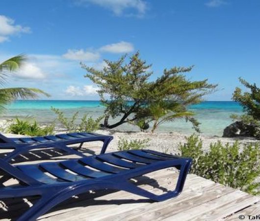 aquarev-plongee-sous-marine-polynesie-francaise-rangiroa-sejour-pension-tevahine-dream-terrasse-transats-vue-mer