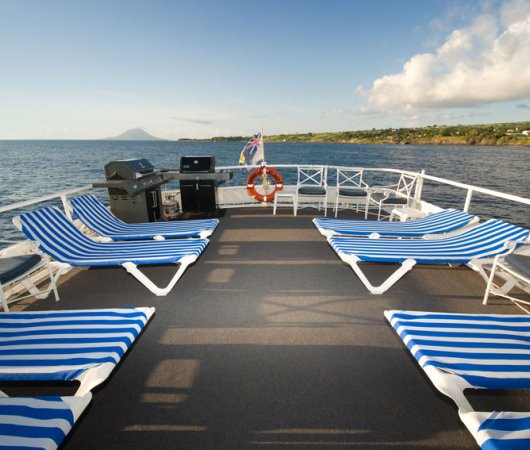 aquarev-plongee-sous-marine-saba-saint-kitts-croisiere-bateau-caribbean-explorer-2-explorer-ventures-sundeck