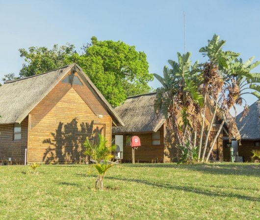 aquarev-plongee-sous-marine-sejour-afrique-du-sud-extension-sodwana-bay-lodge-vue-exterieure-des-chalets