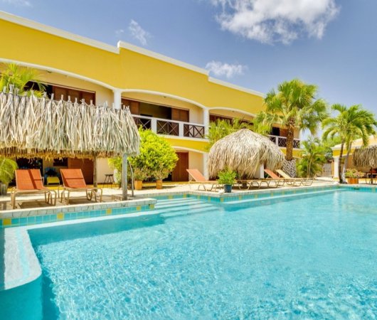 aquarev-plongee-sous-marine-sejour-bonaire-hotel-djambo-vue-piscine-jardin14