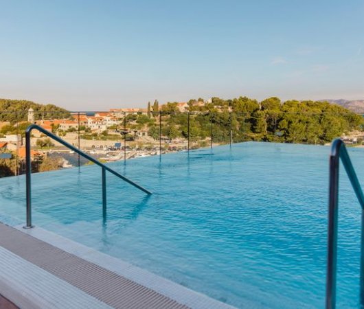 aquarev-plongee-sous-marine-sejour-croatie-cavtat-hotel-cavtat-piscine-rooftopbis.jpeg