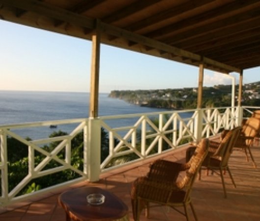 aquarev-plongee-sous-marine-sejour-dominique-tamarind-tree-terrasse-jpg