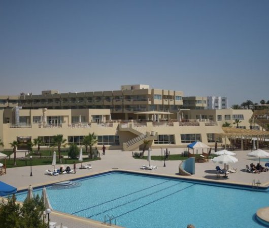 aquarev-plongee-sous-marine-sejour-egypte-safaga-aquamondo-hotel-exterieur-batiment-piscinebis