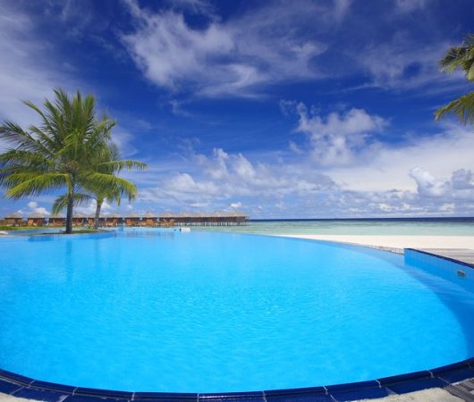 aquarev-plongee-sous-marine-sejour-hotel-maldives-filitheyo-piscine