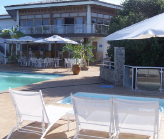 aquarev-plongee-sous-marine-sejour-hotel-mayotte-sakouli-piscine