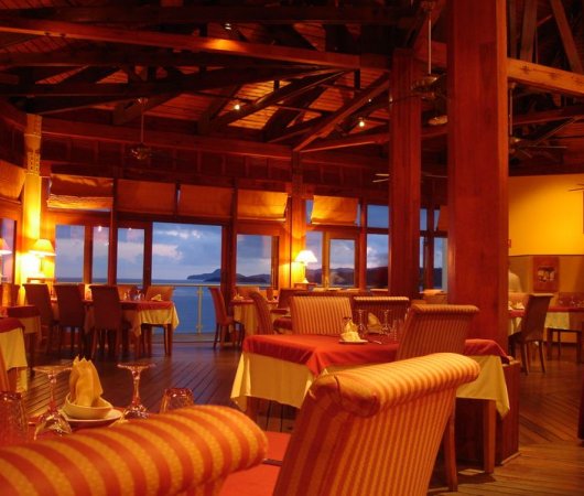 aquarev-plongee-sous-marine-sejour-hotel-mayotte-sakouli-restaurant