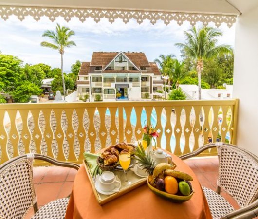 aquarev-plongee-sous-marine-sejour-la-reunion-hotel-le-nautile-chambre-double-sup-vue-piscinebis