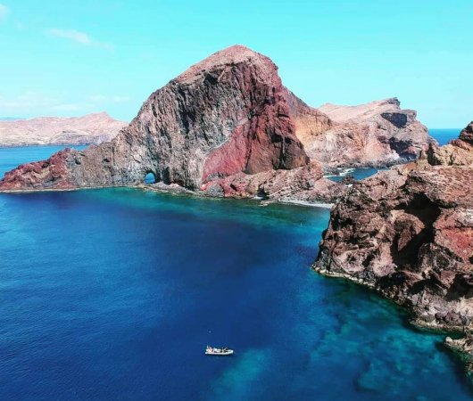 aquarev-plongee-sous-marine-sejour-madere-centre-de-plongee-azul-diving-center-vue-du-ciel-roches-madere