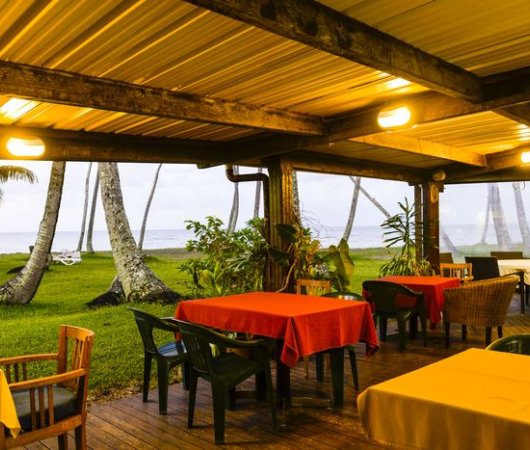 aquarev-plongee-sous-marine-sejour-nouvelle-caledonie-hienghene-koulnoue-village-terrasse-restaurantbis