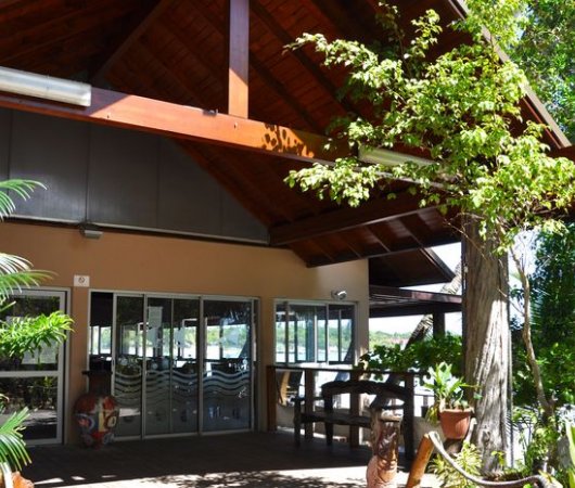 aquarev-plongee-sous-marine-sejour-nouvelle-caledonie-ile-des-pins-hotel-kou-bugny-exterieur-entree-hotelbis