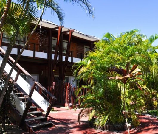 aquarev-plongee-sous-marine-sejour-nouvelle-caledonie-ile-des-pins-hotel-kou-bugny-vue-exterieure-des-chambresbis