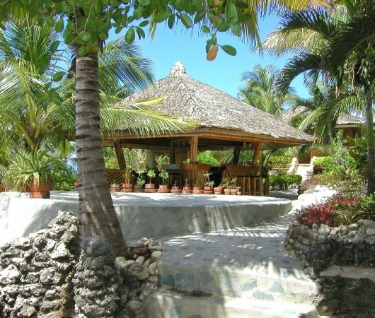 aquarev-plongee-sous-marine-sejour-philippines-moalboal-hotel-magic-island-dive-resort-bar-vue-externe