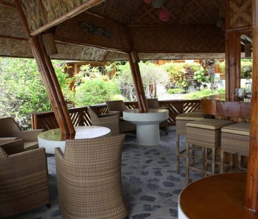 aquarev-plongee-sous-marine-sejour-philippines-moalboal-hotel-magic-island-dive-resort-bar-vue-interieure