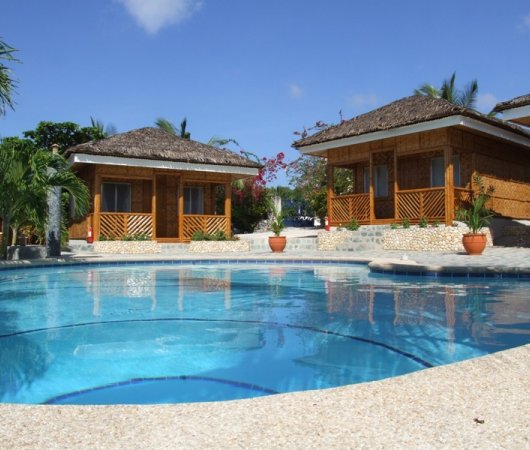 aquarev-plongee-sous-marine-sejour-philippines-moalboal-hotel-magic-island-dive-resort-piscine-et-bungalows