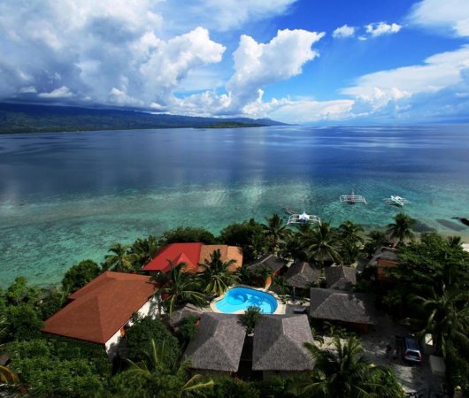 aquarev-plongee-sous-marine-sejour-philippines-moalboal-hotel-magic-island-dive-resort-vue-du-ciel2