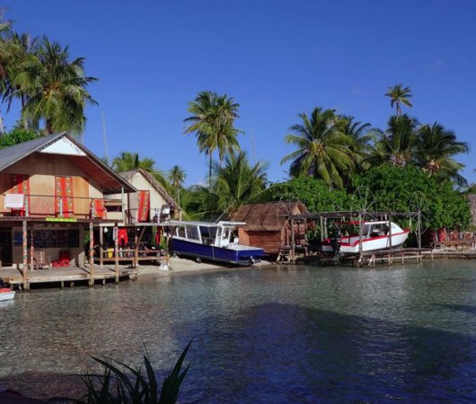 aquarev-plongee-sous-marine-sejour-polynesie-francaise-fakarava-sud-tetamanu-diving-devanture-centre