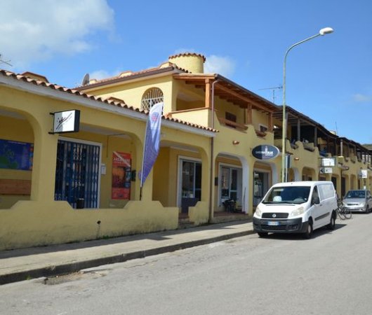 aquarev-plongee-sous-marine-sejour-sardaigne-centre-de-plongee-areamare-diving-center-devanture-du-centrebis