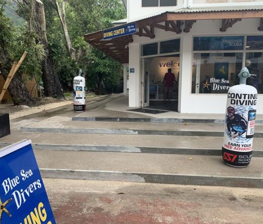 aquarev-plongee-sous-marine-sejour-seychelles-bue-sea-divers-centre-devanture.jpeg