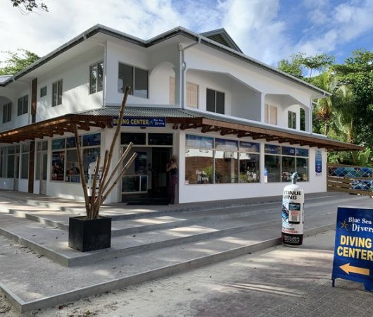 aquarev-plongee-sous-marine-sejour-seychelles-bue-sea-divers-centre-devanturebis.jpeg