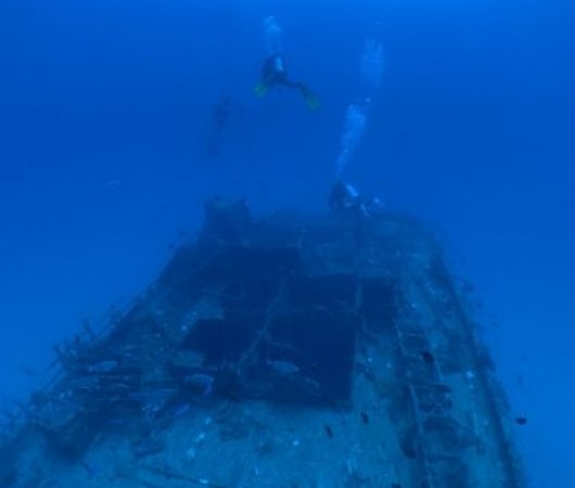 aquarev-plongee-sous-marine-sejour-seychelles-bue-sea-divers-centre-underwater-epave2