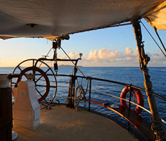 aquarev-plongee-sous-marine-seychelles-croisiere-silhouette-cruises-bateau-s-v-sea-pearl-deck