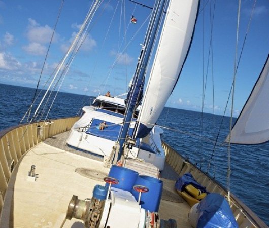 aquarev-plongee-sous-marine-seychelles-croisiere-sy-sea-bird-voilier-avant-bateau