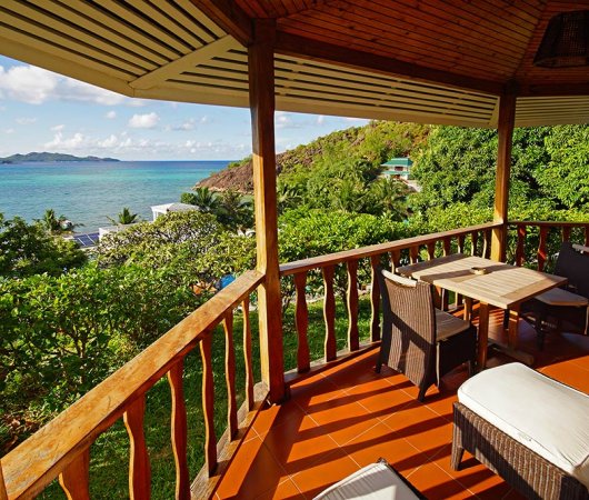 aquarev-plongee-sous-marine-seychelles-sejour-praslin-hotel-l-archipel-terrasse-vue-mer