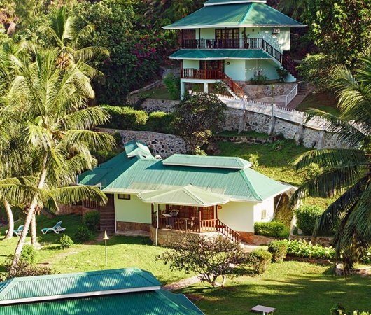 aquarev-plongee-sous-marine-seychelles-sejour-praslin-hotel-l-archipel-vue-chalets-colline