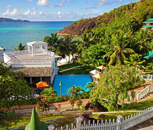 aquarev-plongee-sous-marine-seychelles-sejour-praslin-hotel-l-archipel-vue-piscine