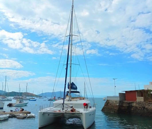 aquarev-plongee-sous-marine-voyage-madagascar-nosy-be-sejour-et-croisiere-oceanes-dream-catamaran-gros-plan-au-port5