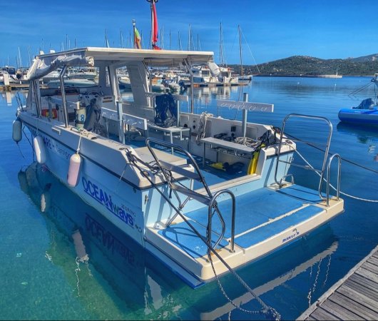 aquarev-plongee-sous-marine-voyage-mediterrannee-sardaigne-cannigione-areamare-diving-center-bateau-sortie-plongee7