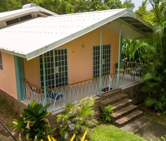 aquarev-plongee-sous-marine-voyage-sejour-caraibes-la-dominique-kootney-resorts-cottage-2-chambres-2-sdb-terrasse4