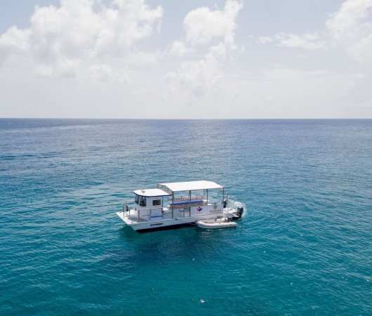 aquarev-plongee-sous-marine-voyage-sejour-caraibes-saint-eustache-centre-de-plongee-statia-divers-bateau-stormy